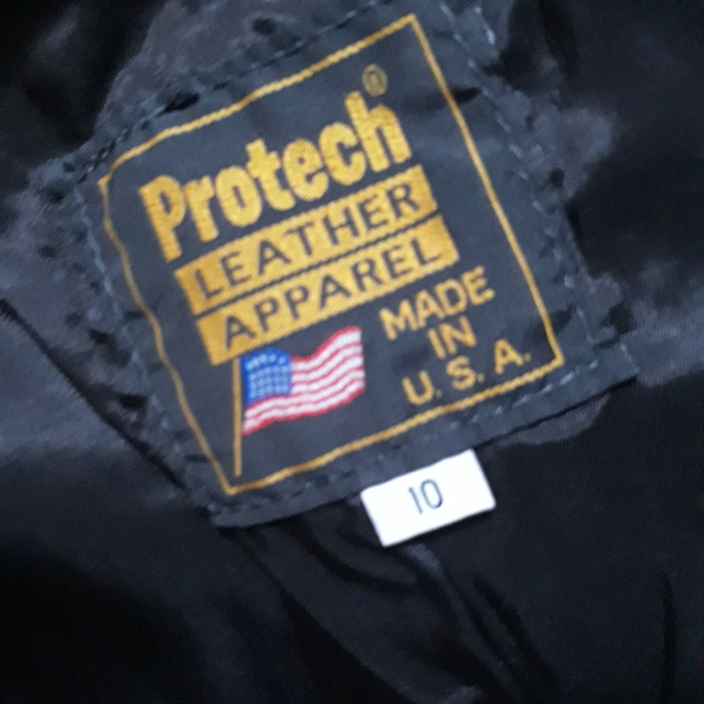 Vest - Picture 13 of 15